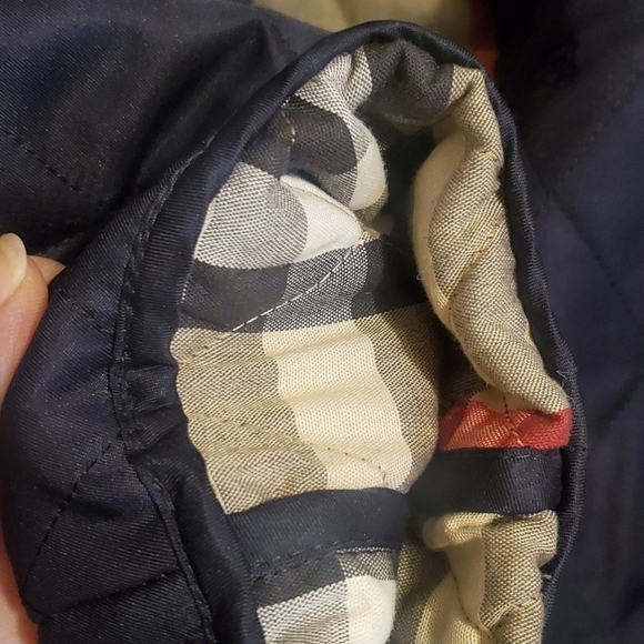 Burberry Navy Quilted Peacoat Nova check. Lined jacket. Sz small. - Picture 10 of 16